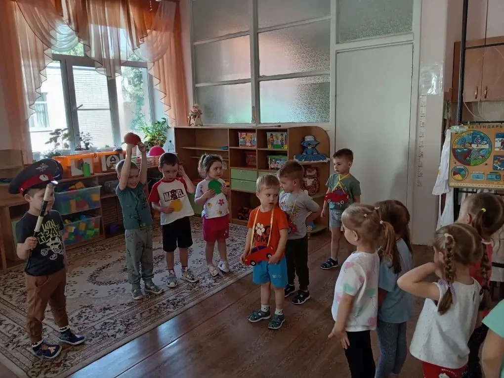 Ребята из группы "Дружная семейка" МБДОУ детского сада &40 «Белочка» учатся правилам бе...
