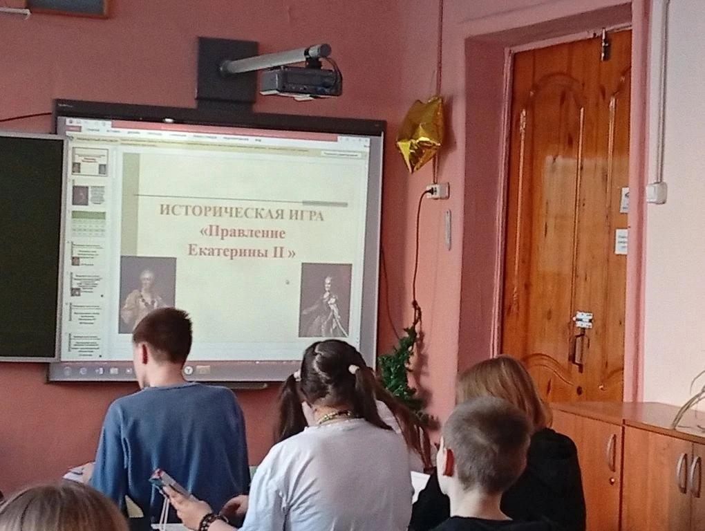История — это не скучно! 🏛📜  В нашей школе проходит Предметная неделя общественных наук, и скучать р