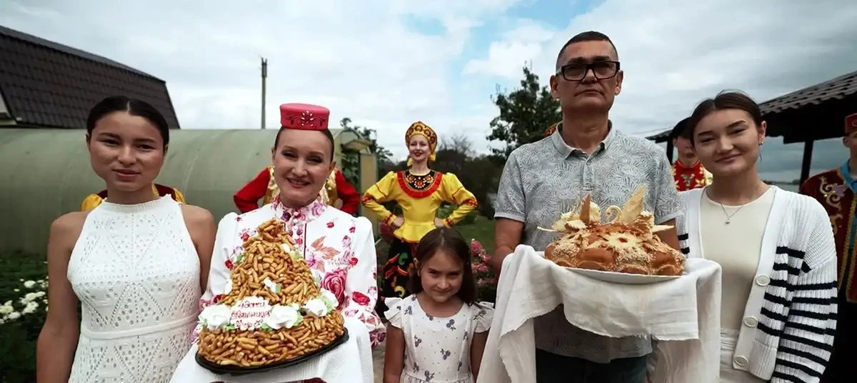 Жительница Нижнекамска заняла 2 место в шоу «Четыре дачи» на канале «Пятница!»

Нижнекамка Гульназ К