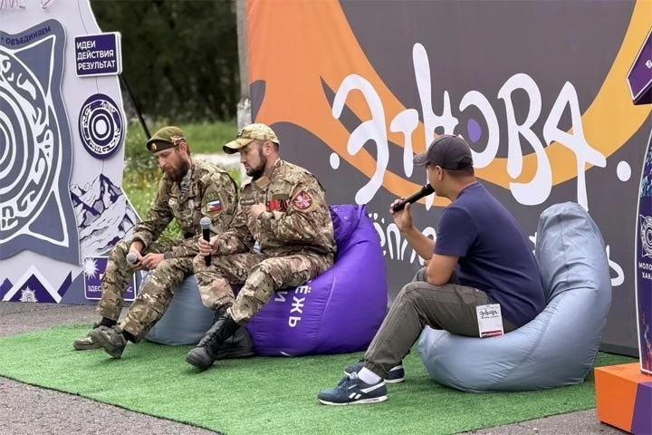 Молодежь Саяногорска встретилась с ветеранами СВО