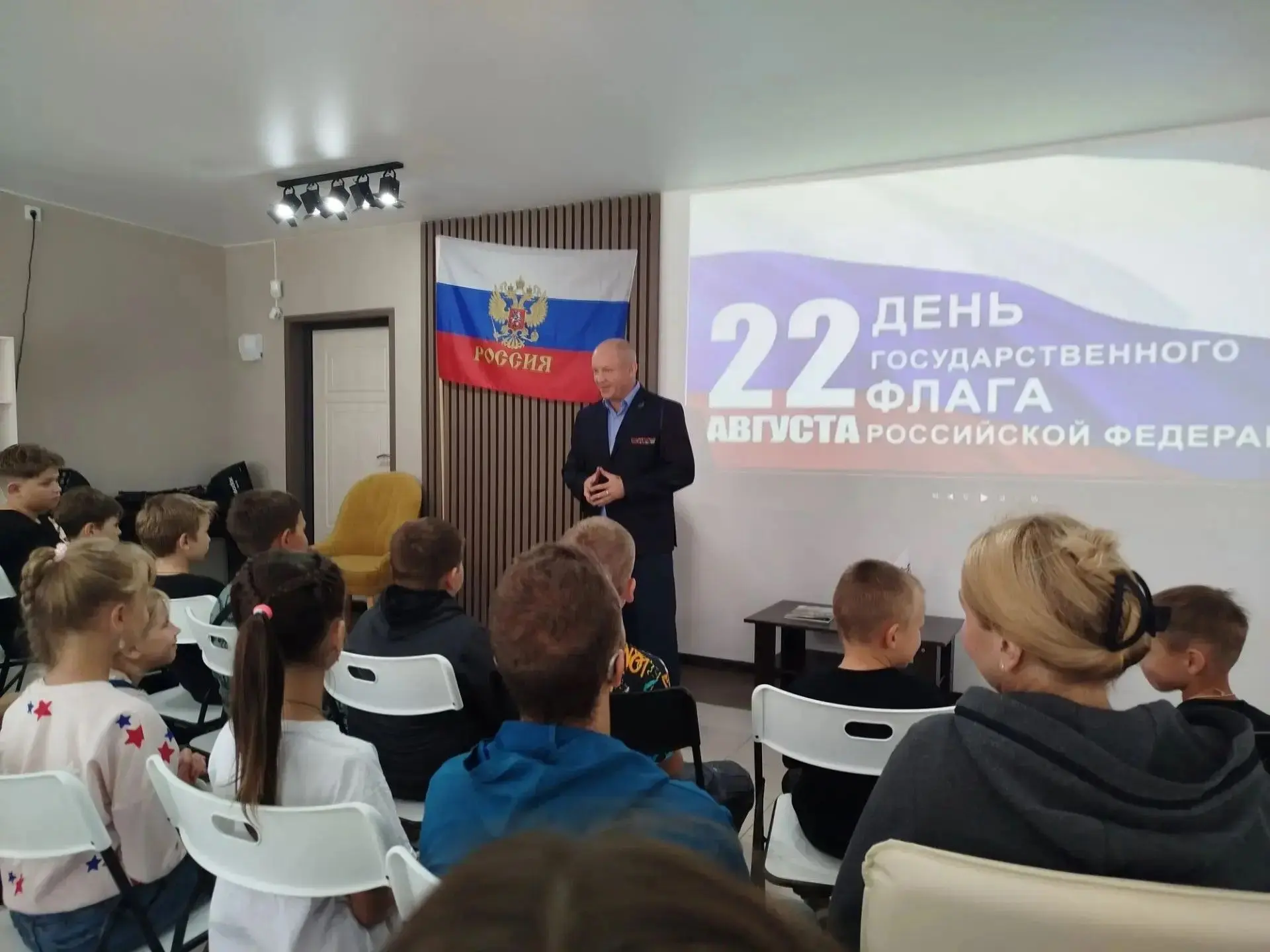 🇷🇺 В преддверии Дня Государственного флага России советник министра социального разви...
