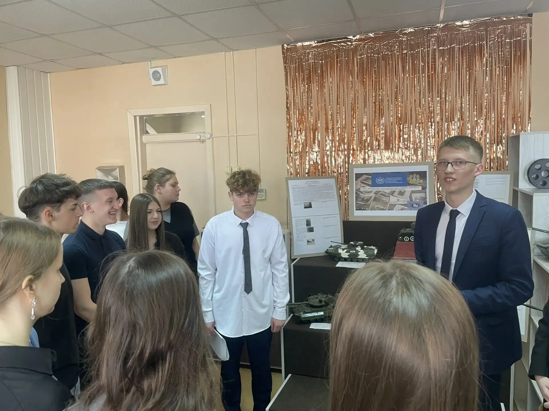 📅 Ежедневно на этой неделе наши ученики 10 «А» класса — Фомкин Артём и Чагорский Дмитрий — под руков