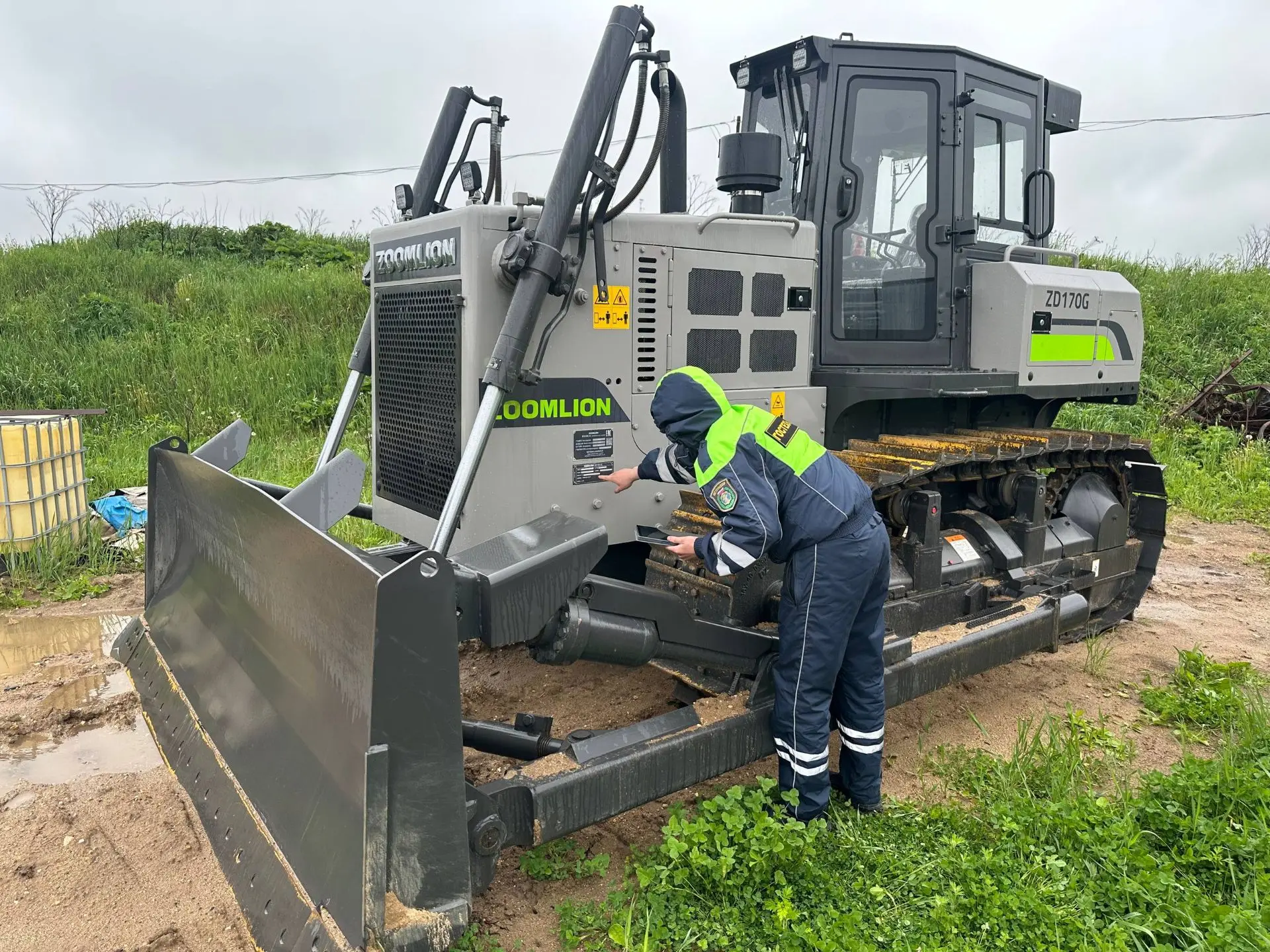 🚜✨ Новый бульдозер Zoomlion ZD170G готов к работе