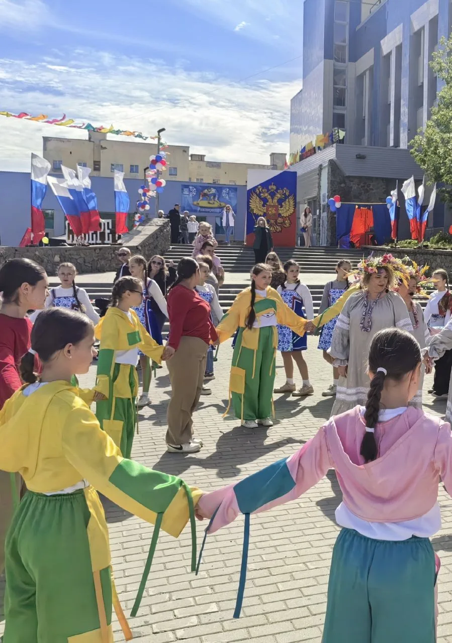 🤝ХОРОВОД ЕДИНСТВА🤝
В рамках Года единства народов России и празднования Дня России снежногорцы при