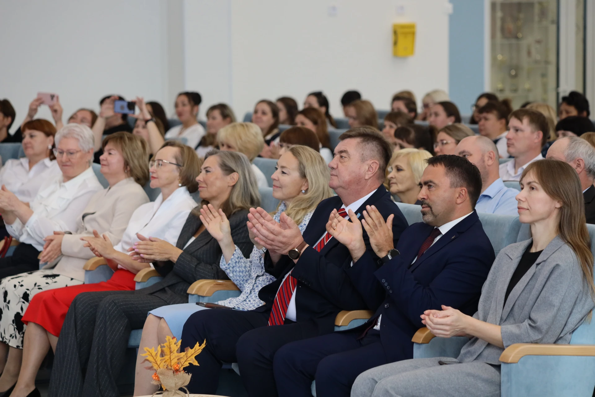 В Тюменском округе поздравили педагогов с профессиональным праздником ❤