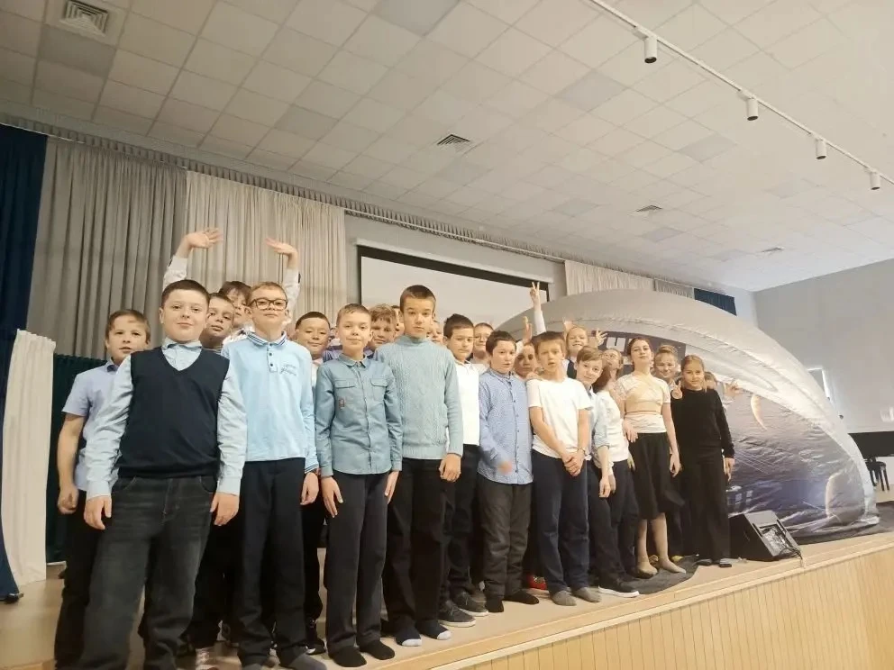 🌠 Путешествие в космос: ученики 1–4 классов посетили планетарий!   Юные исследователи из начальных к