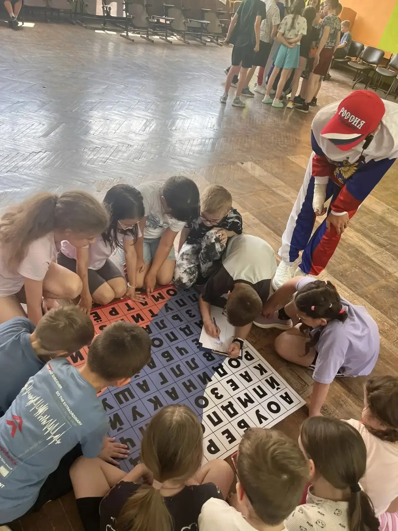 🎉 В лагере — праздник патриотизма! 🎉

В преддверии Дня России провели программу «Моя Россия»: викт