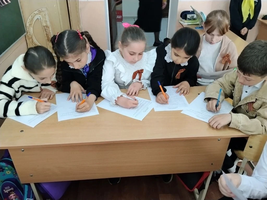 В нашей школе проходила предметная неделя для учащихся 1-4 классов «Путешествие в мир з...