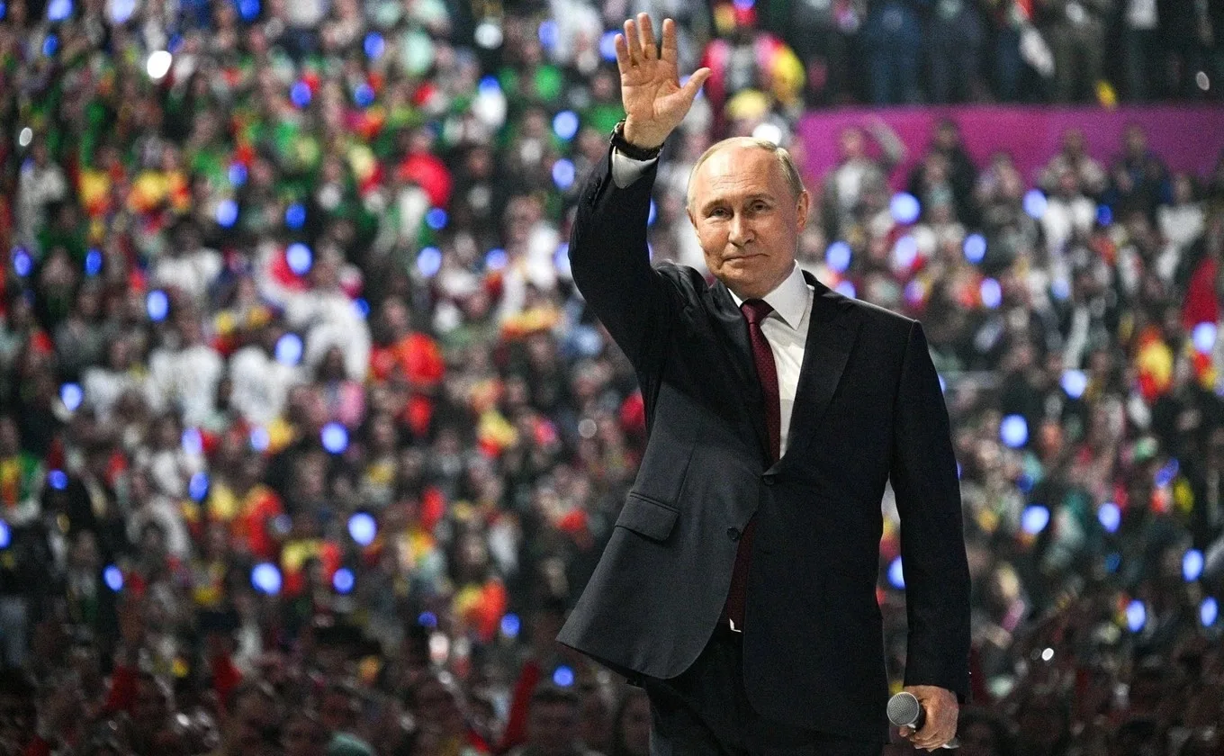 🇷🇺 Сегодня, 7 октября, свой день рождения отмечает Президент Российской Федерации Вла...