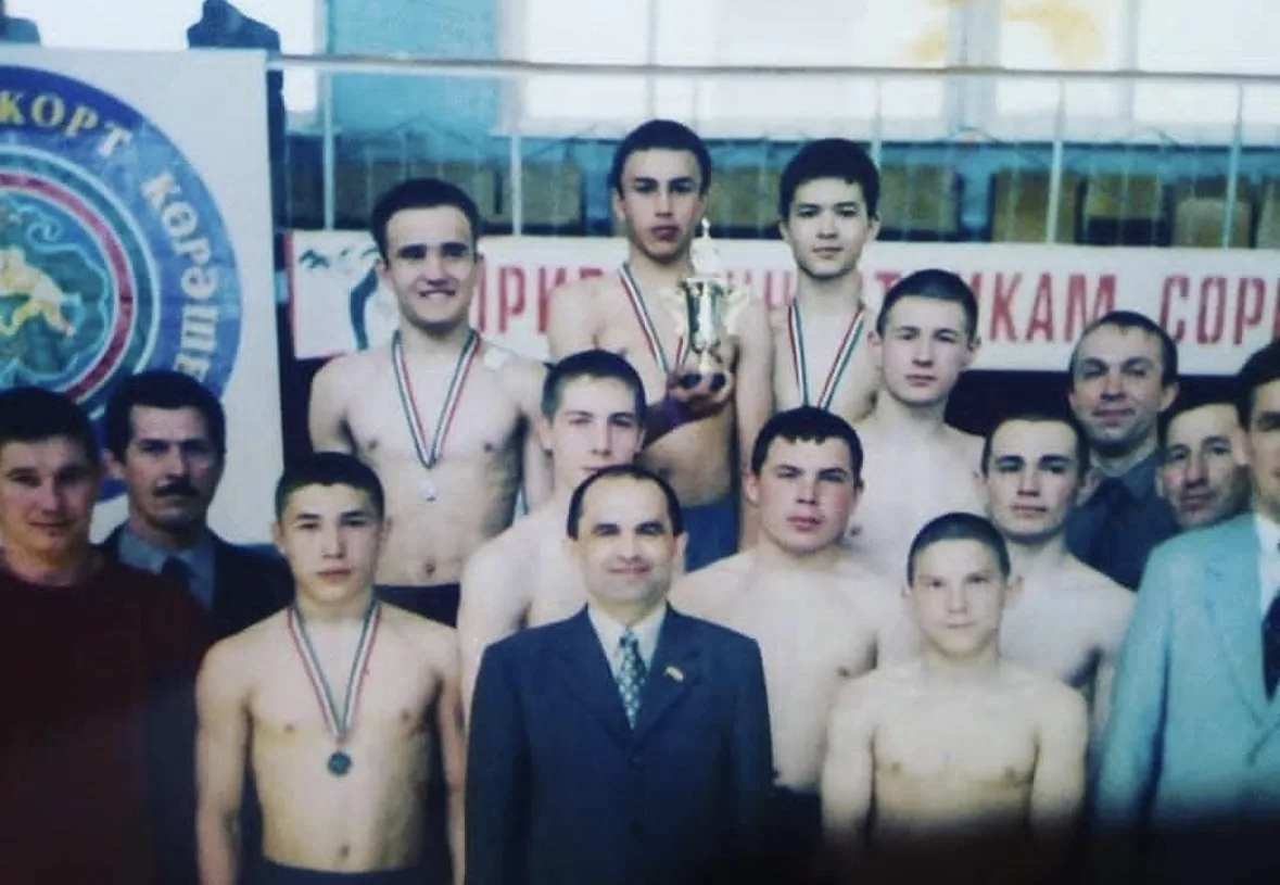 2002 елнын май ае. Актаныш районы татарча көрәш жыелма командасы ул вакытта бик та