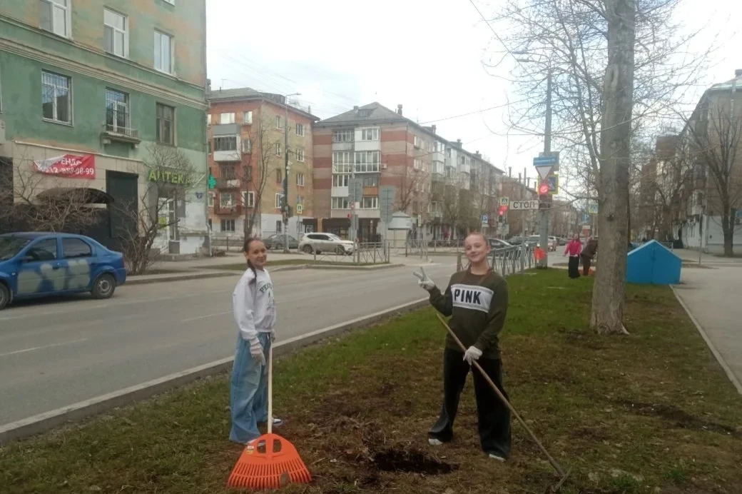 🌟 Ну какие молодцы!  Наши 7 классы вышли на субботник! Ребята дружно наводили порядок, работали с ду