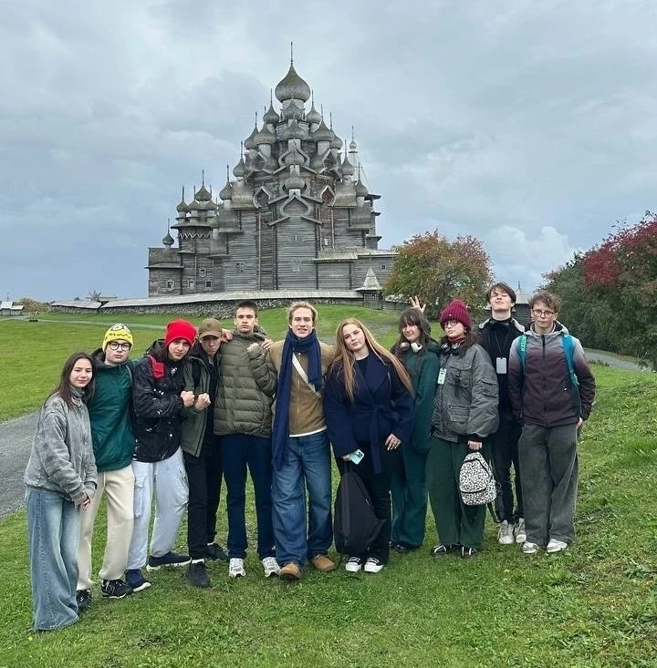 🏛️ ПЕТРИНЕРЫ ПУТЕШЕСТВУЮТ!