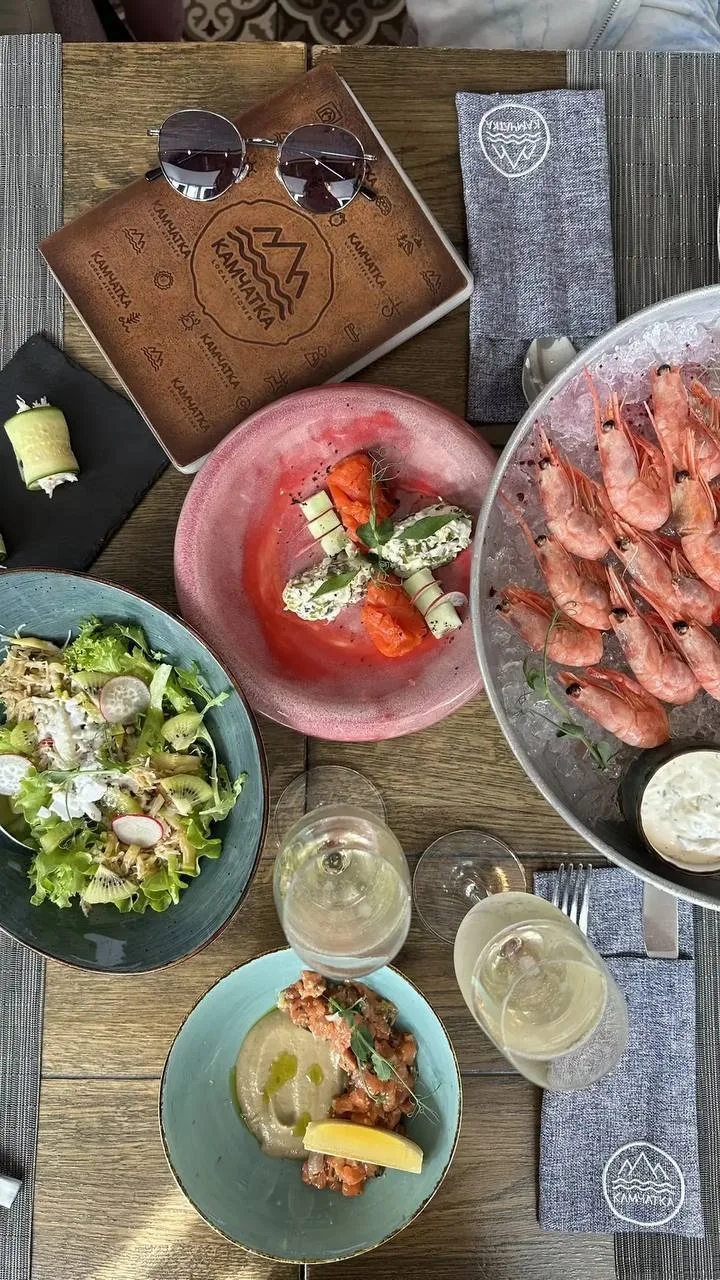 🦀 КАМЧАТКА: ГАСТРОНОМИЯ 🍽️

Камчатка — это не только вулканы 🌋 и киты 🐋. Это настоящая гастроном