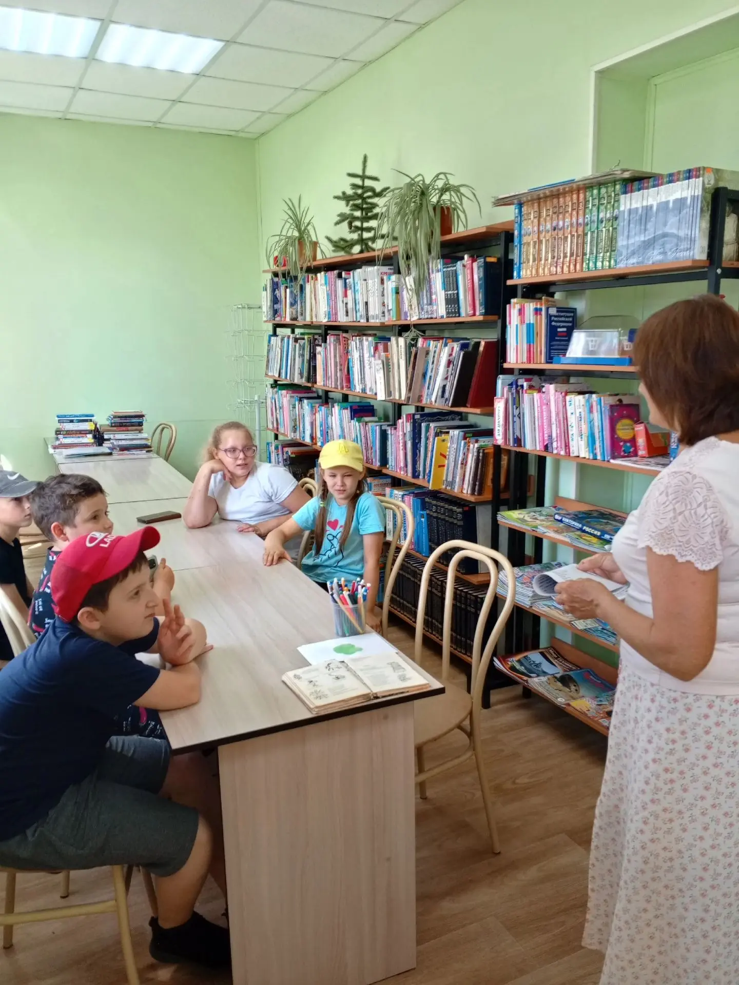 Рифмы, кляксы и немного волшебства

В Ирбейской детской библиотеке стартовала поэтическая неделя, и 