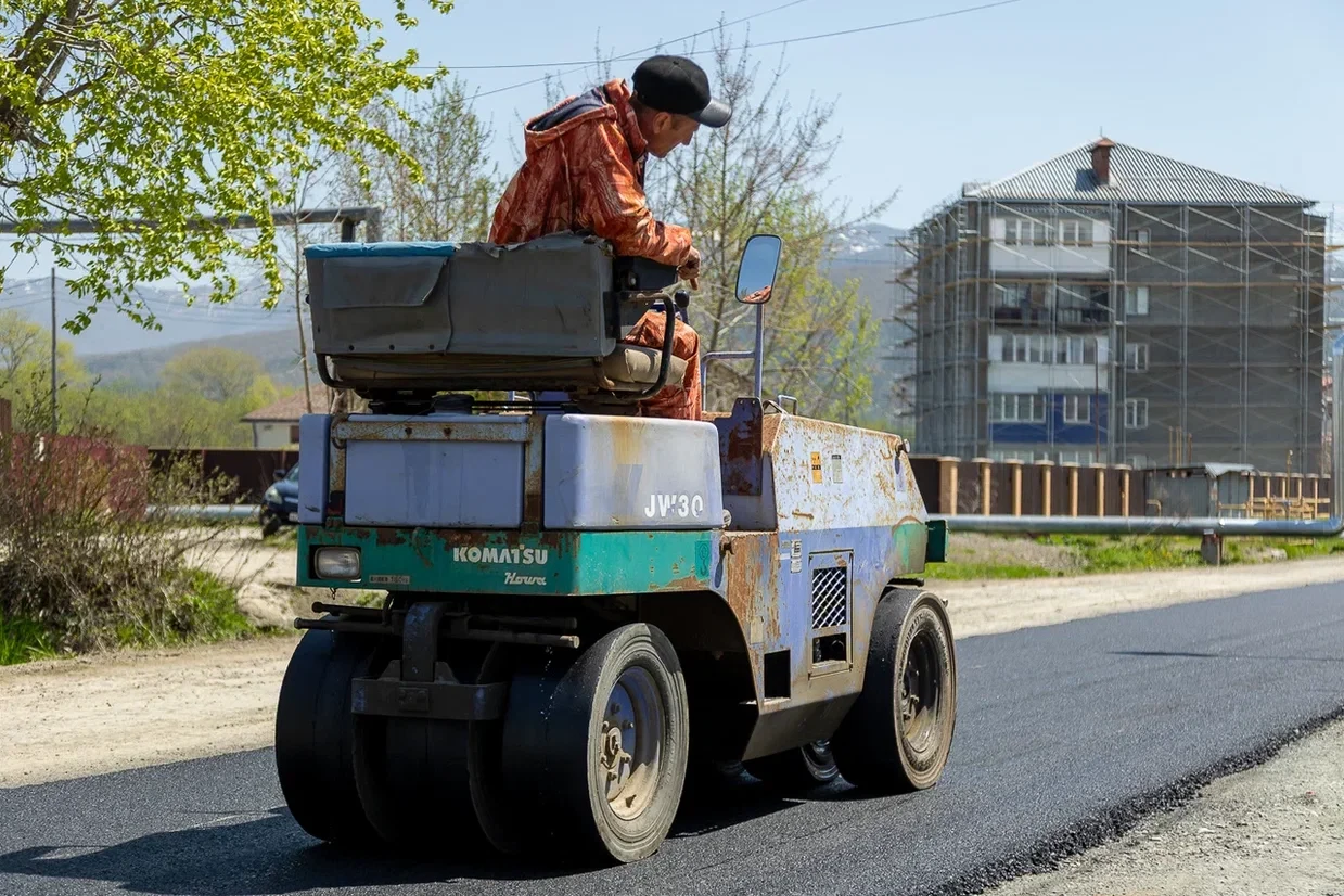 🚧 В Луговом завершается ремонт улицы 2-ой Железнодорожной  Работы здесь стартовали в начале прошлой 