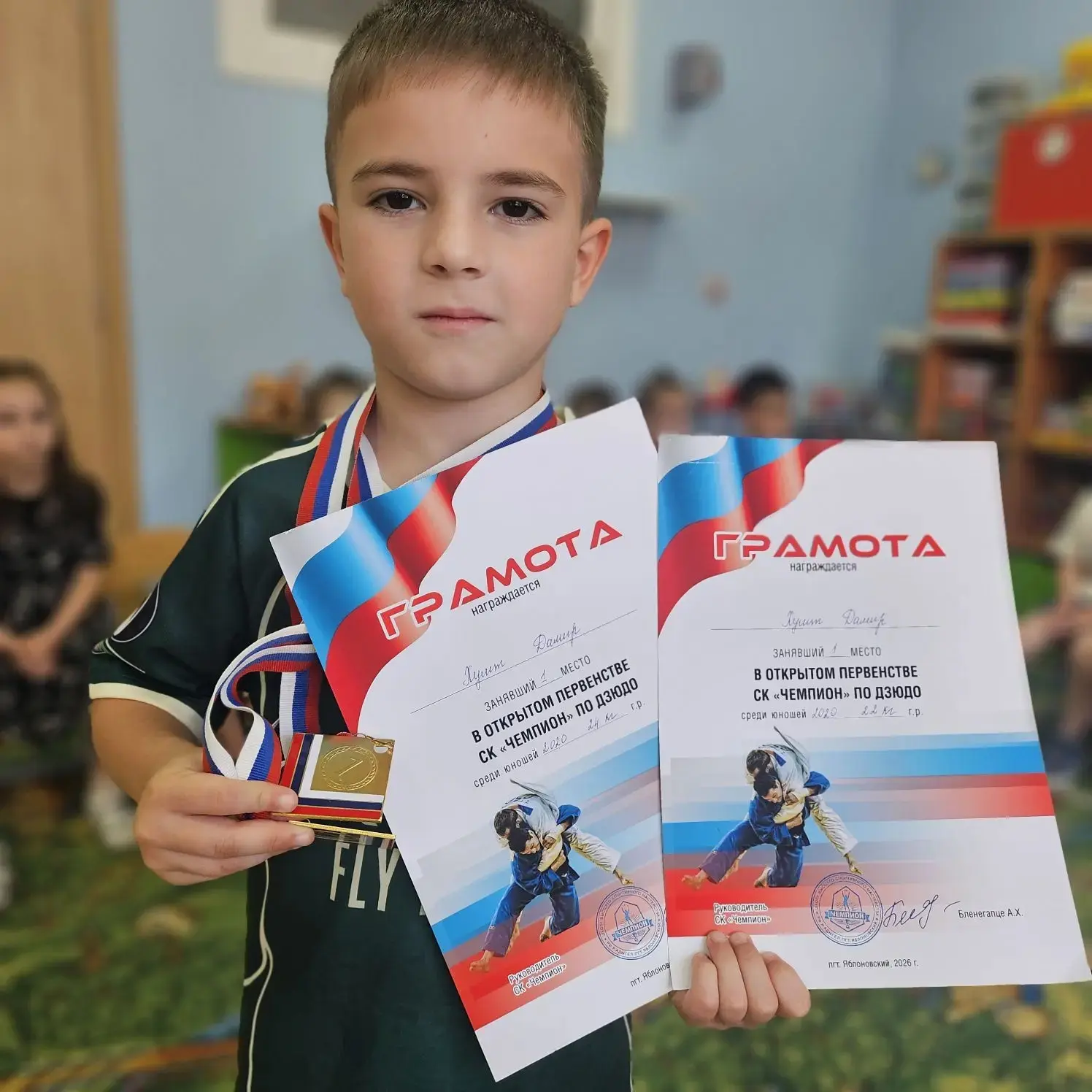 ⭐Наши чемпионы!

🏆 Дамир Хушт получил грамоты за первые места в двух весовых категориях в открытом 