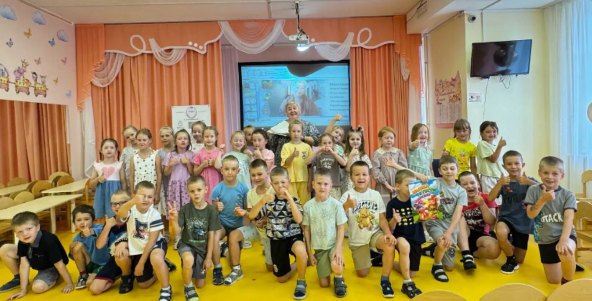🎉Знакомимся с новым детским автором📖
⚡Сегодня в гостях у наших дошколят была сама Юлия Баранова- П
