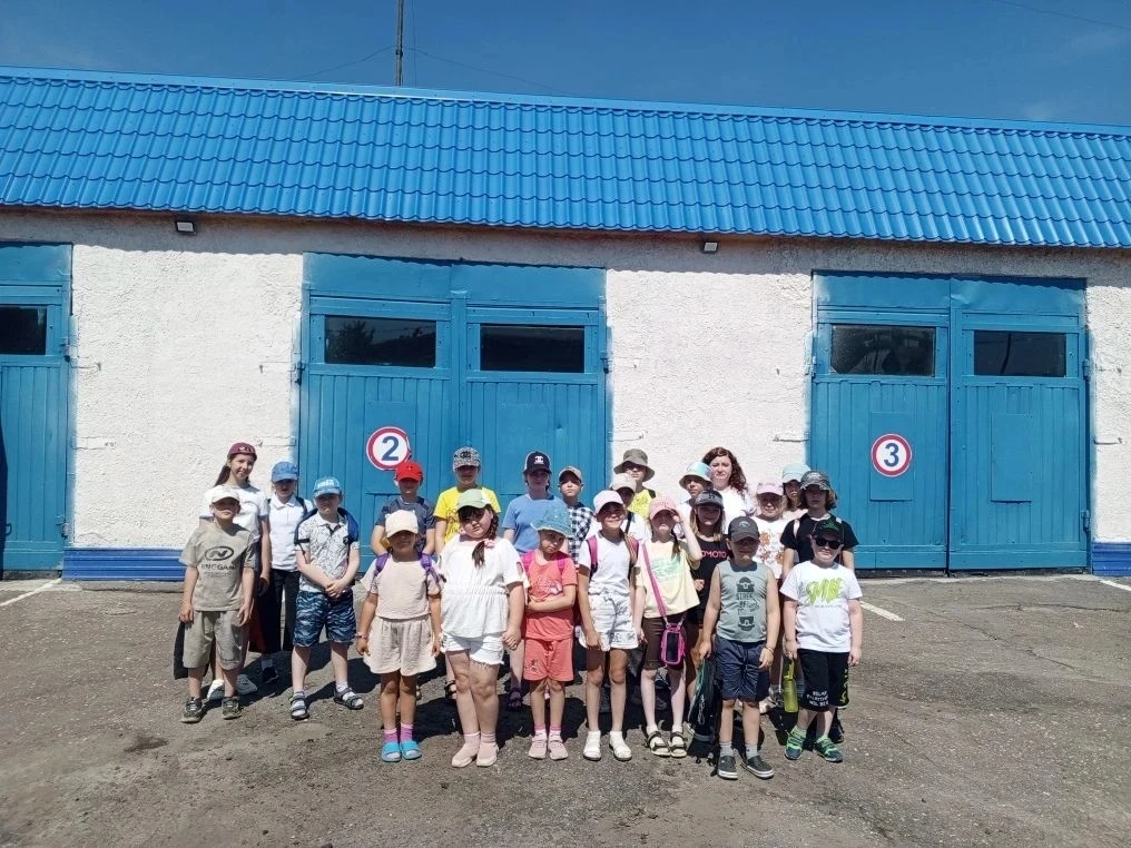Сегодня, 10.06.2026 г. воспитанники ДОЛ "Солнышко" посетили 57 пожарно-спасательную часть.

Школьник
