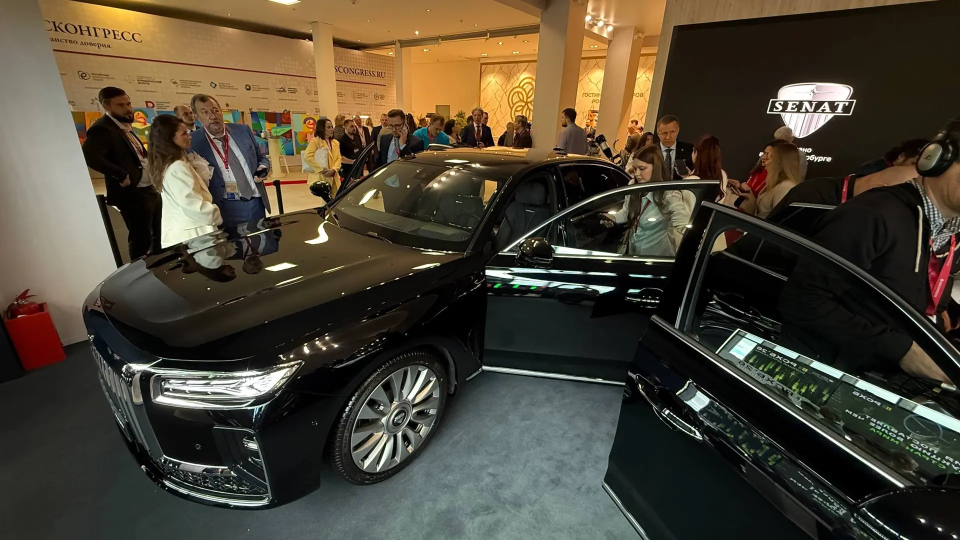 🚗 На ПМЭФ представили новый автомобильный бренд Senat. Первыми моделями стали седаны 900 и 1000.

П