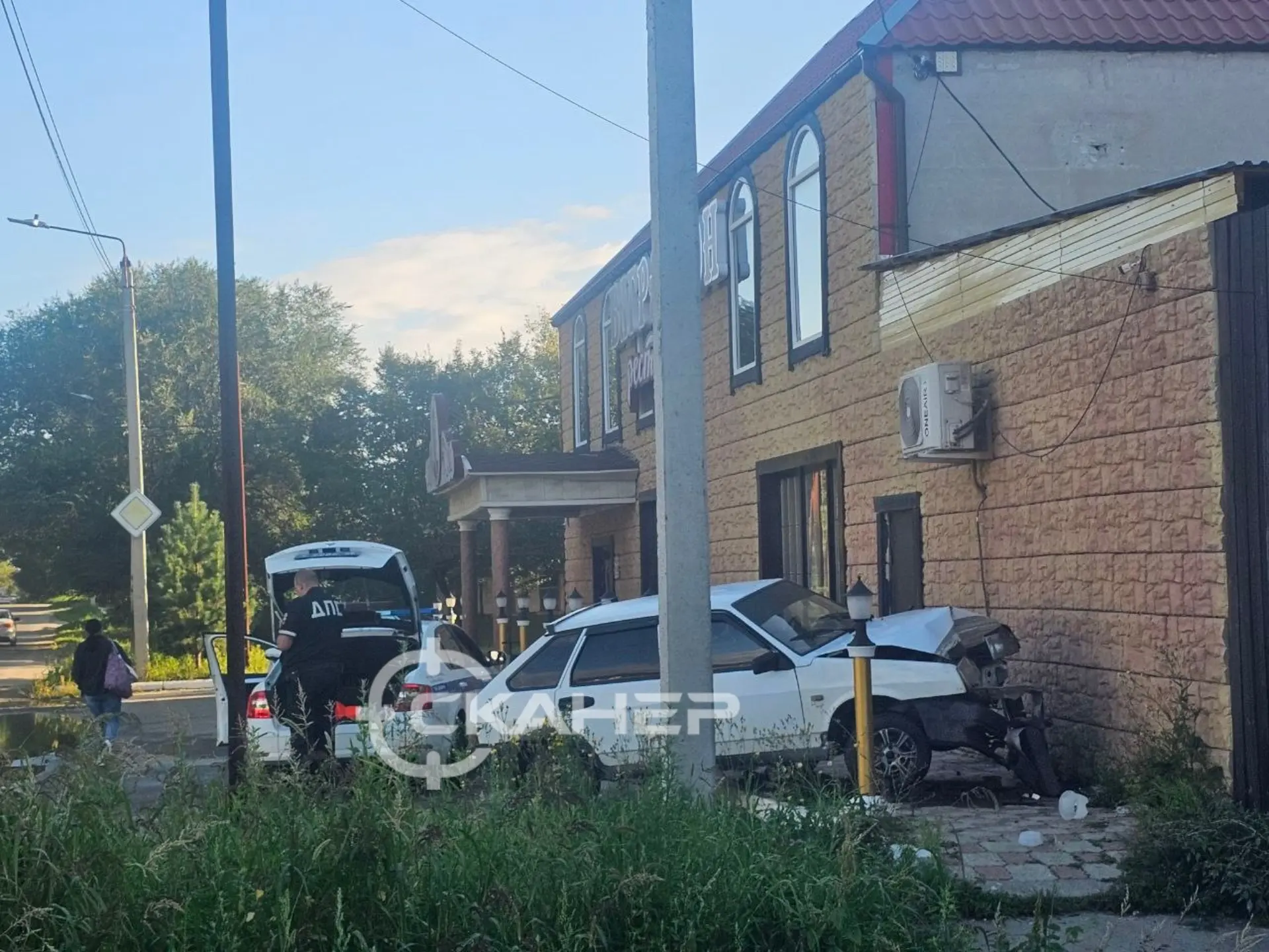 ❗️Сегодня утром автомобиль въехал в ресторан на улице Кузнечной в Благовещенске.