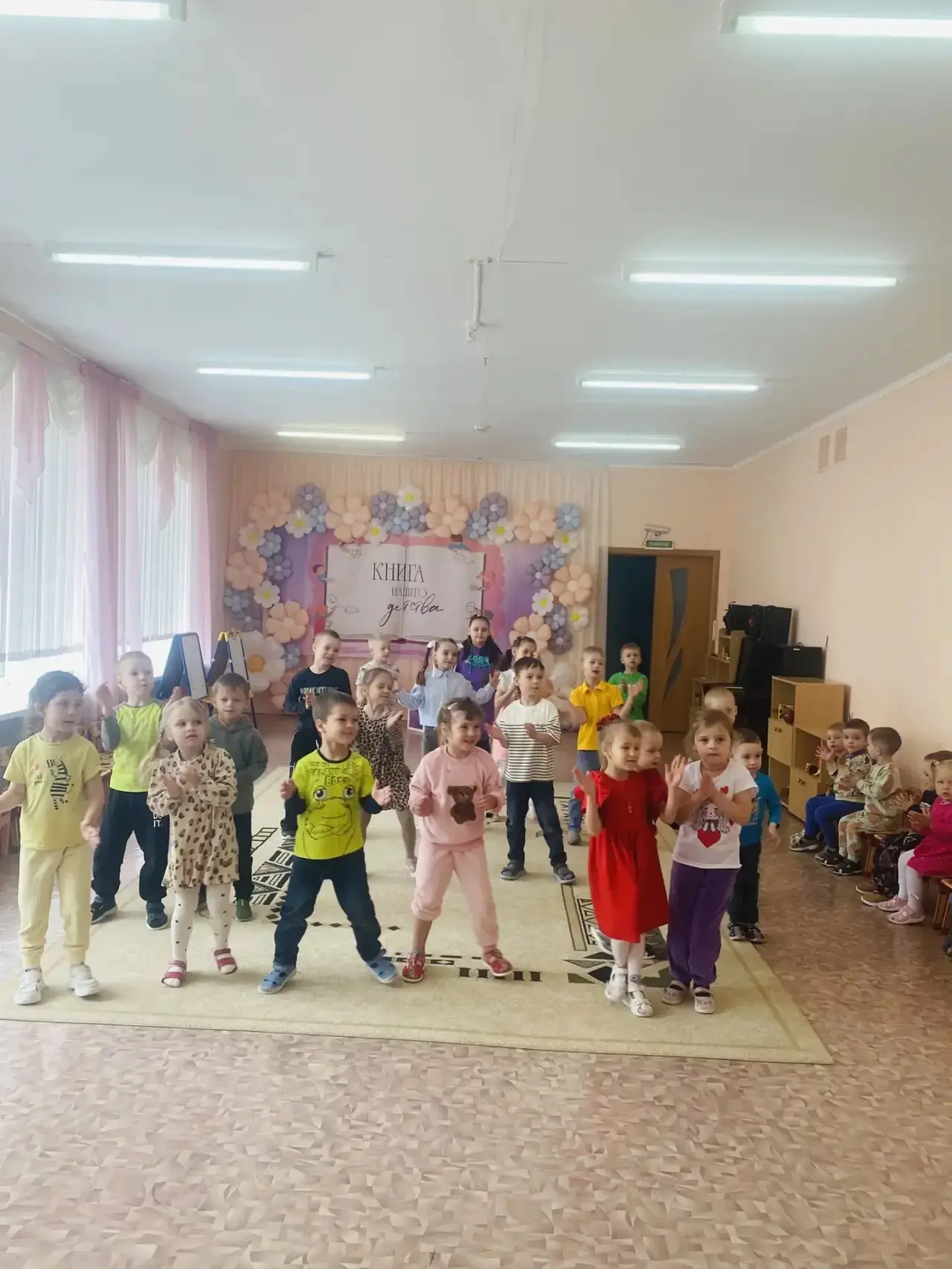 Пусть у каждого ребёнка будет детство.
Будет дом, счастливая семья, 
И оставьте каждому в наследство