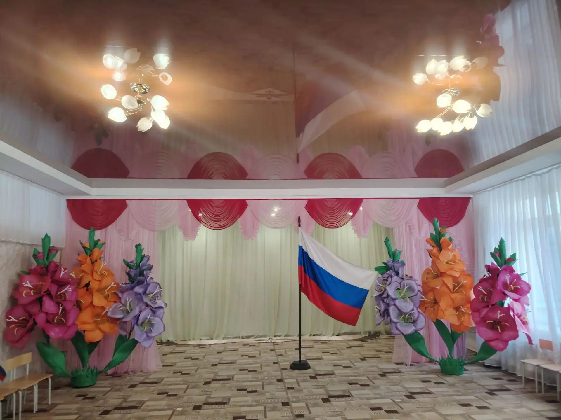 В нашем детском саду прошел праздник "День Флага России 2026" , ребята познакомились с ...