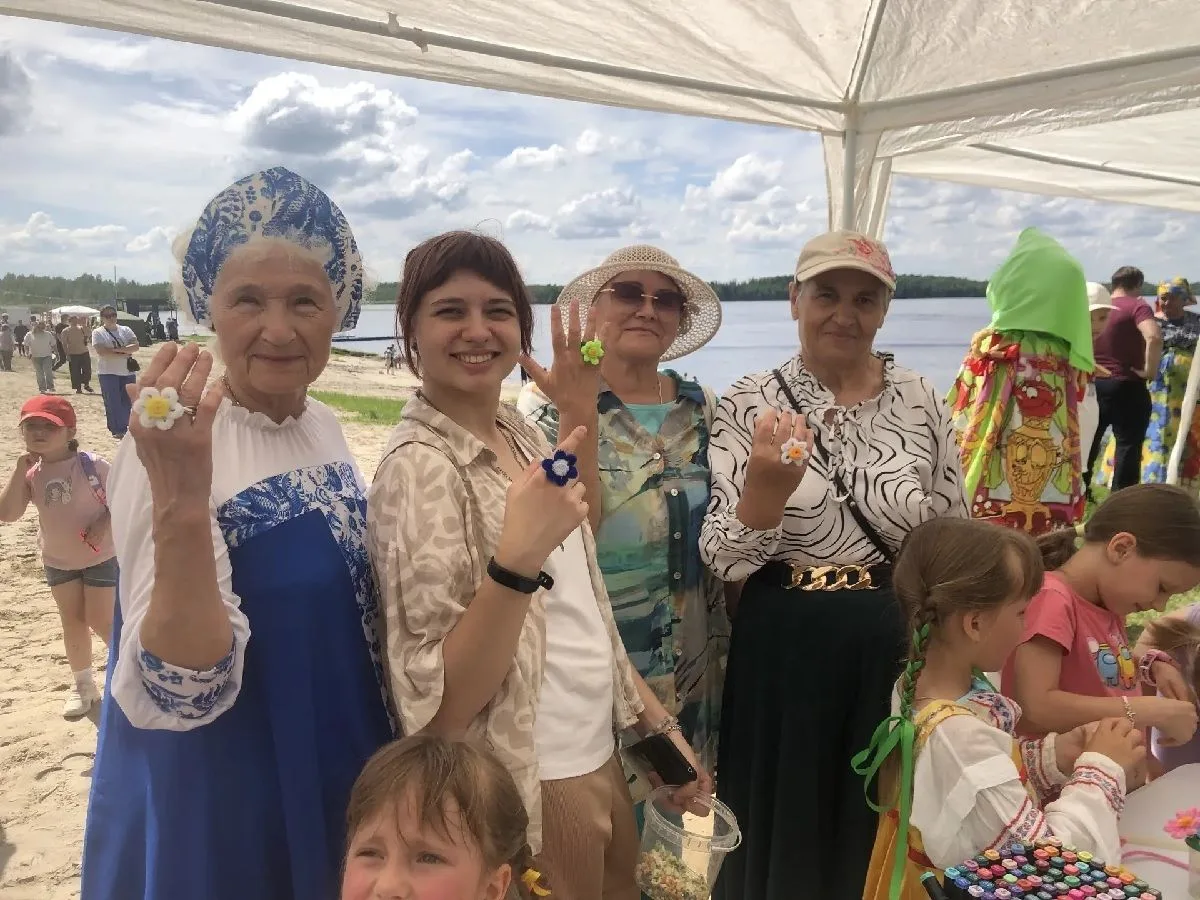 Лавка летописи на «Сибирской слободе»
День России в Салыме озарился ярким событием — площадным празд