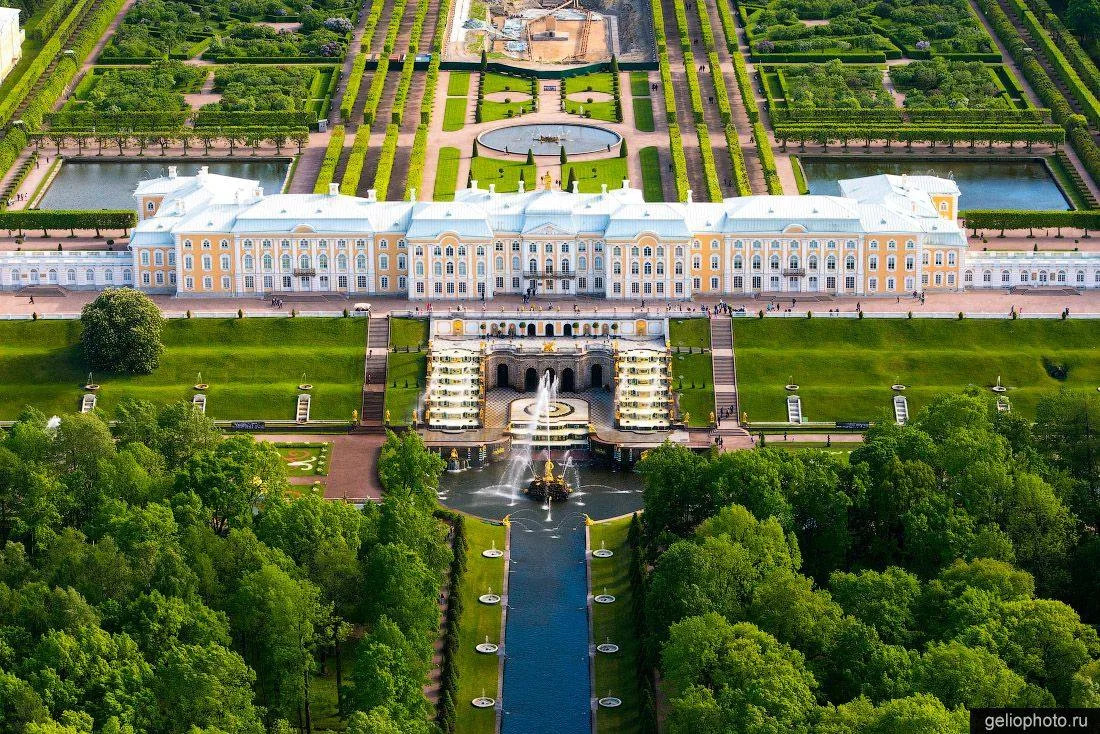 🏛 Большой Петергофский дворец
#Петергоф

📌 Дворец долгое время был центром светской жизни. Здесь п