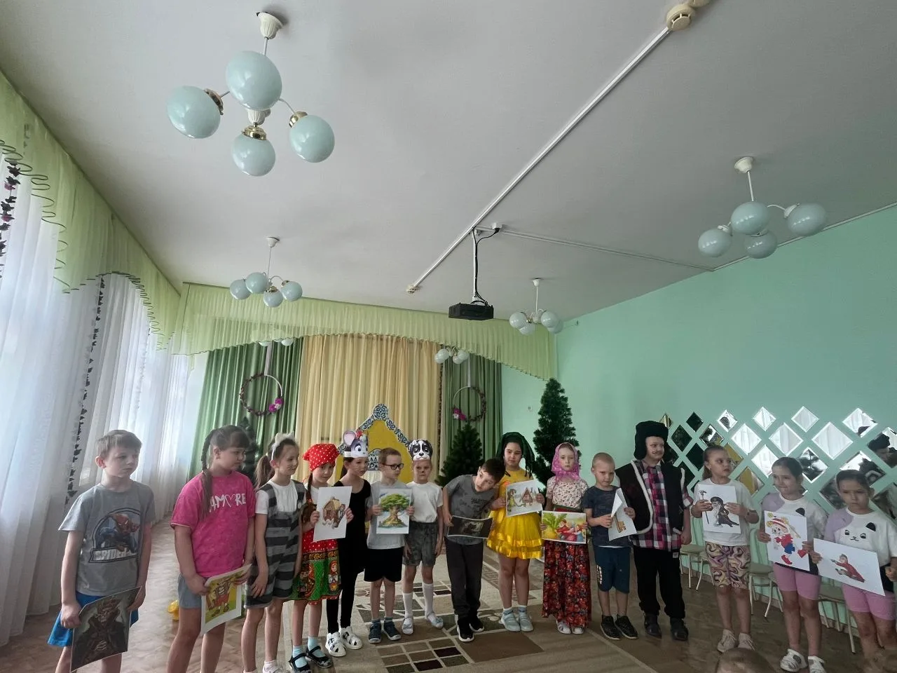 Ребята из подготовительной "Б" группы провели развлечение для детей первой младшей и вт...