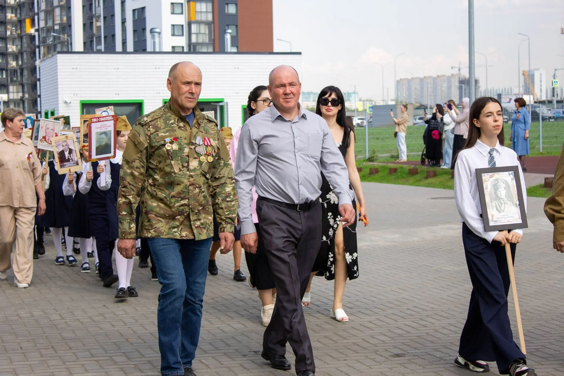 🇷🇺 Бессмертный полк и Парад Победы: 1500 сердец в едином строю! 🕊✨  В нашей гимназии прошёл день, ко