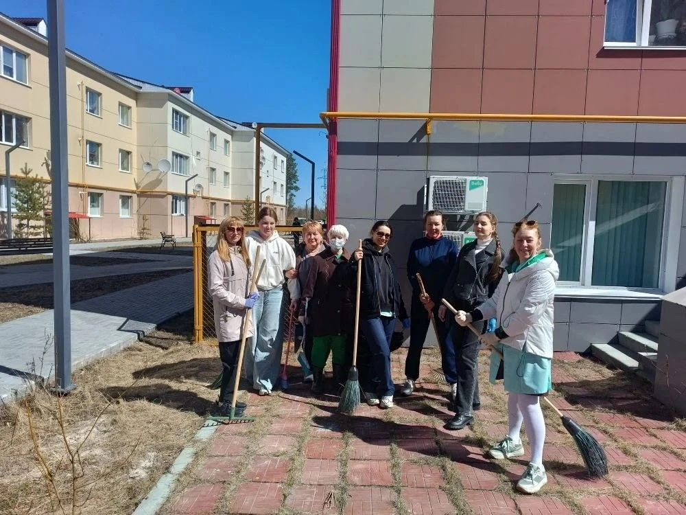 Вчера коллектив МЦ "Гиппократ", взяв с собой грабли, мётлы и хорошее настроение, присое...