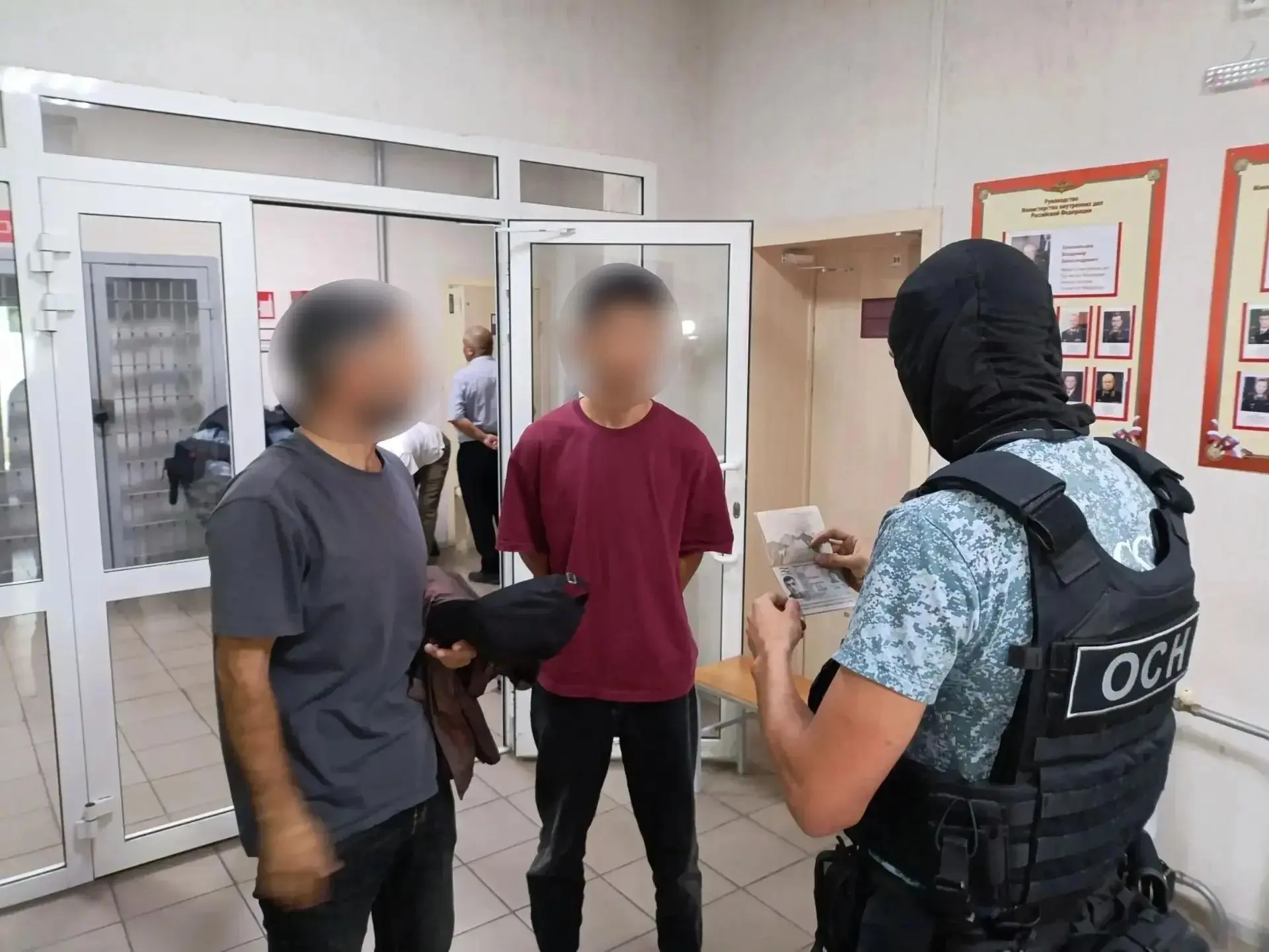 Из Челябинской области выдворили 19 иностранцев

Вчера из Челябинской области принудительно выслали 