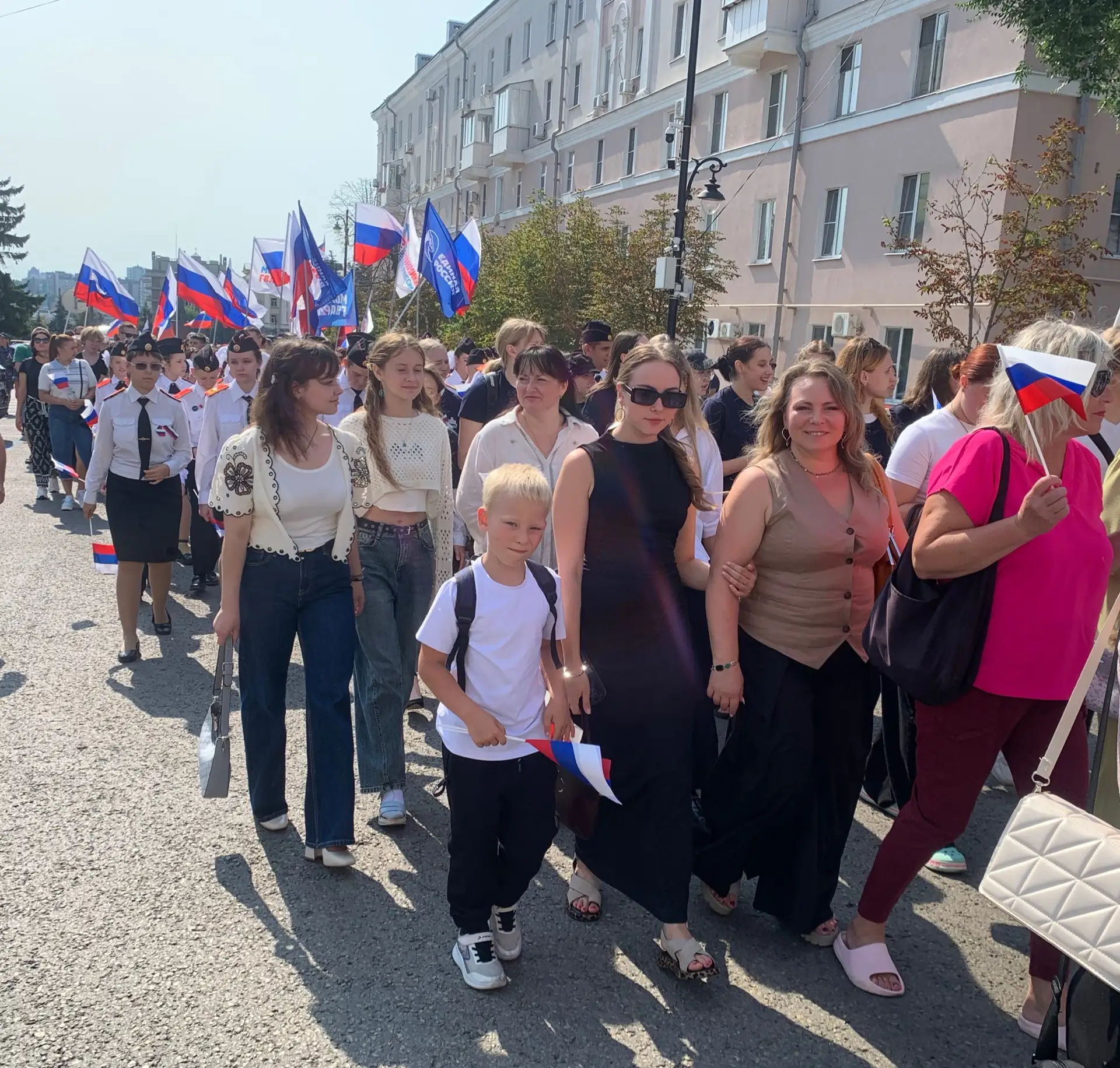 🤍Сотрудники Росреестра в Липецке провели яркие патриотические акции ко Дню государстве...