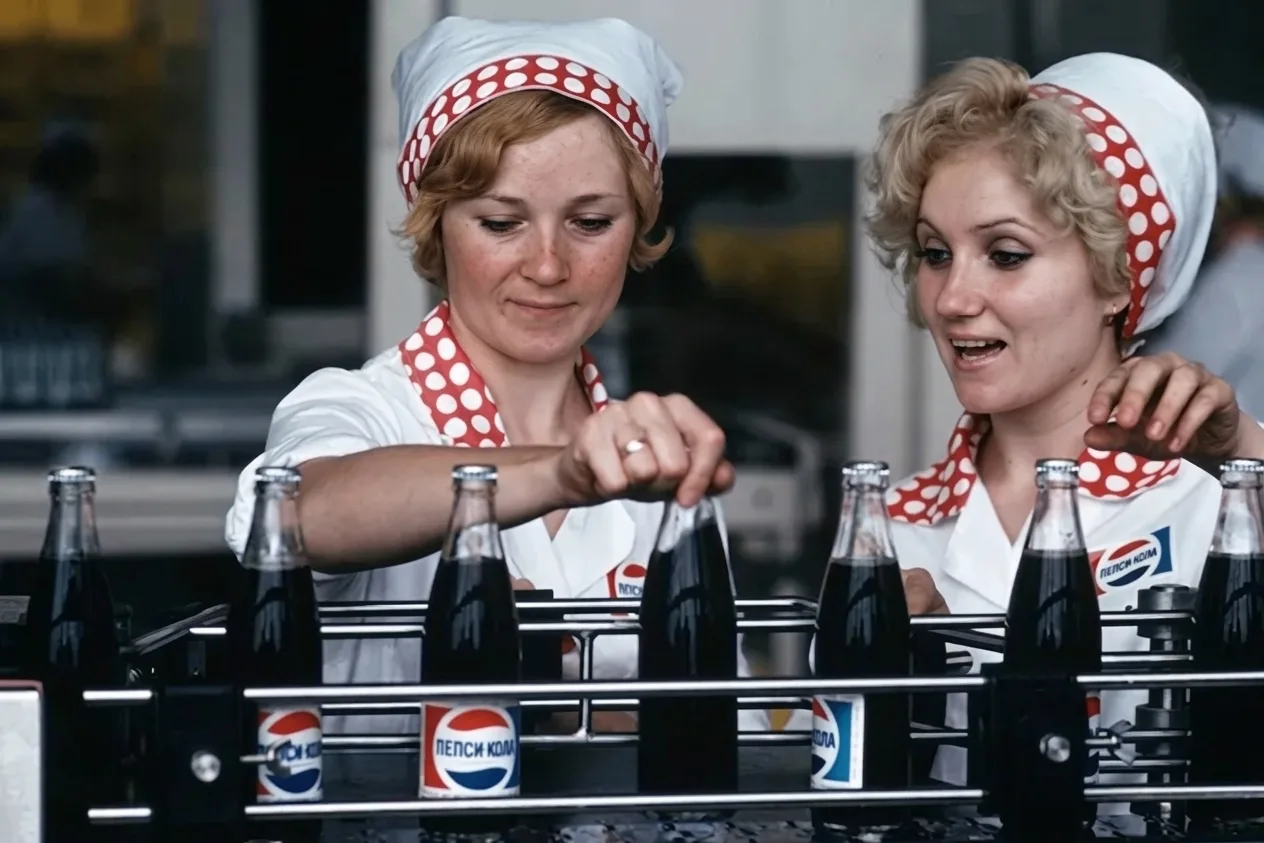 Работницы завода Pepsi Cola  в Новороссийске. 1970-е.