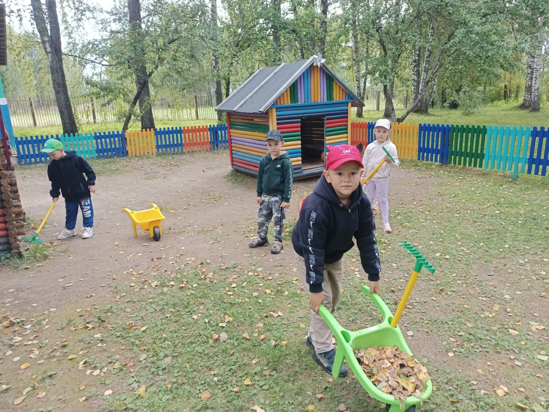 🍂Тёплый август всё ещё держит лето в своих объятиях, но ветер уже шепчет о скорой осен...