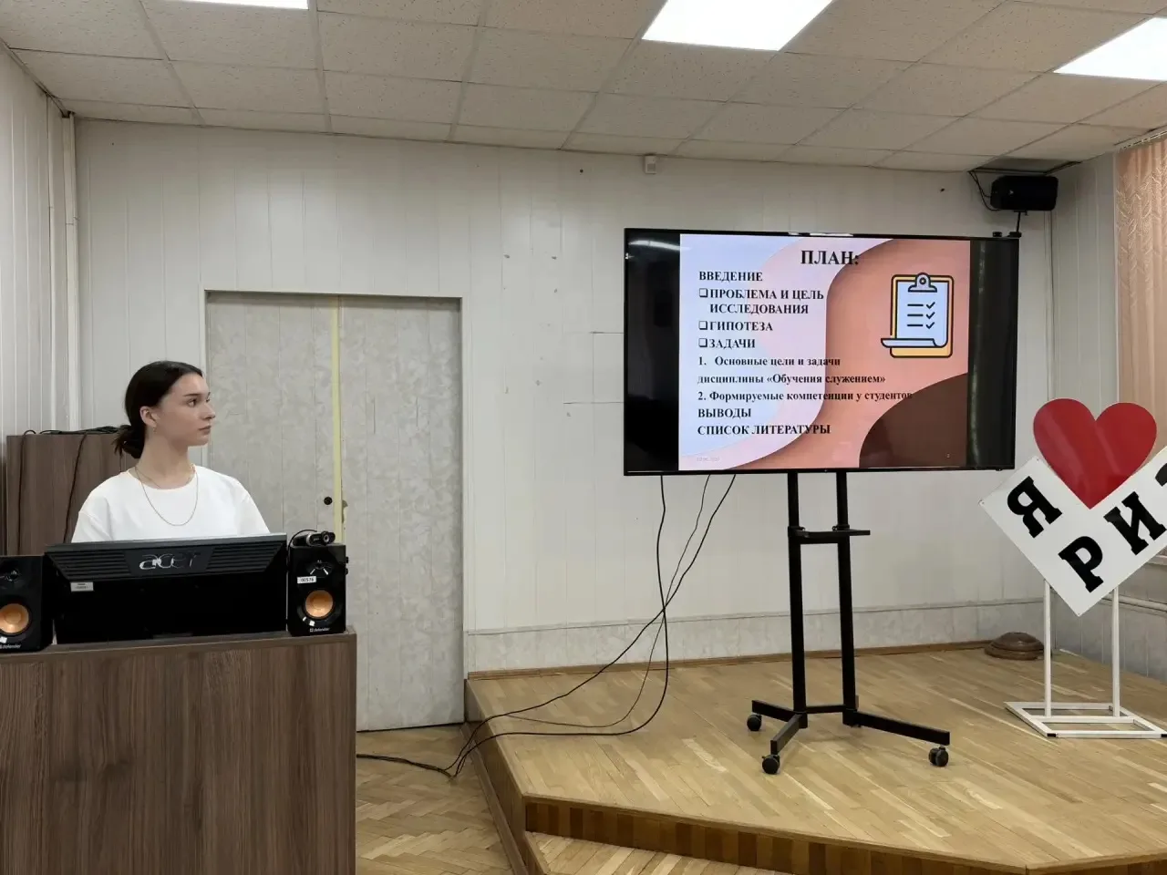 «Обучение служением»: студенты и школьники решают социальные задачи в учёбе

✨В России развивается п