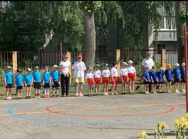 Команда юных футболистов детского сада "Земляничка" (1 корпус) приняла участие в городс...
