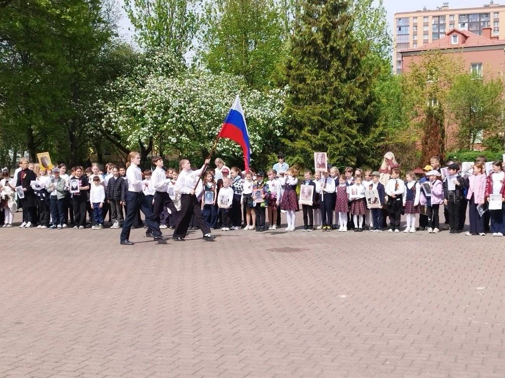 📸 Вспоминая и чтя: наша школа присоединилась к акциям «Бессмертный полк» и «Вальс Победы» 5 мая 2026
