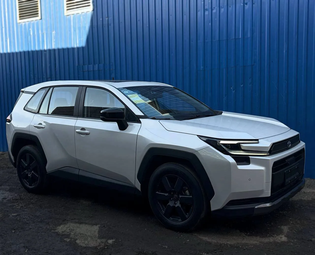 Базовый минимум для наших условий? - Подготовили новый Toyota Rav 4 2026 модельного года.

1) Оклейк