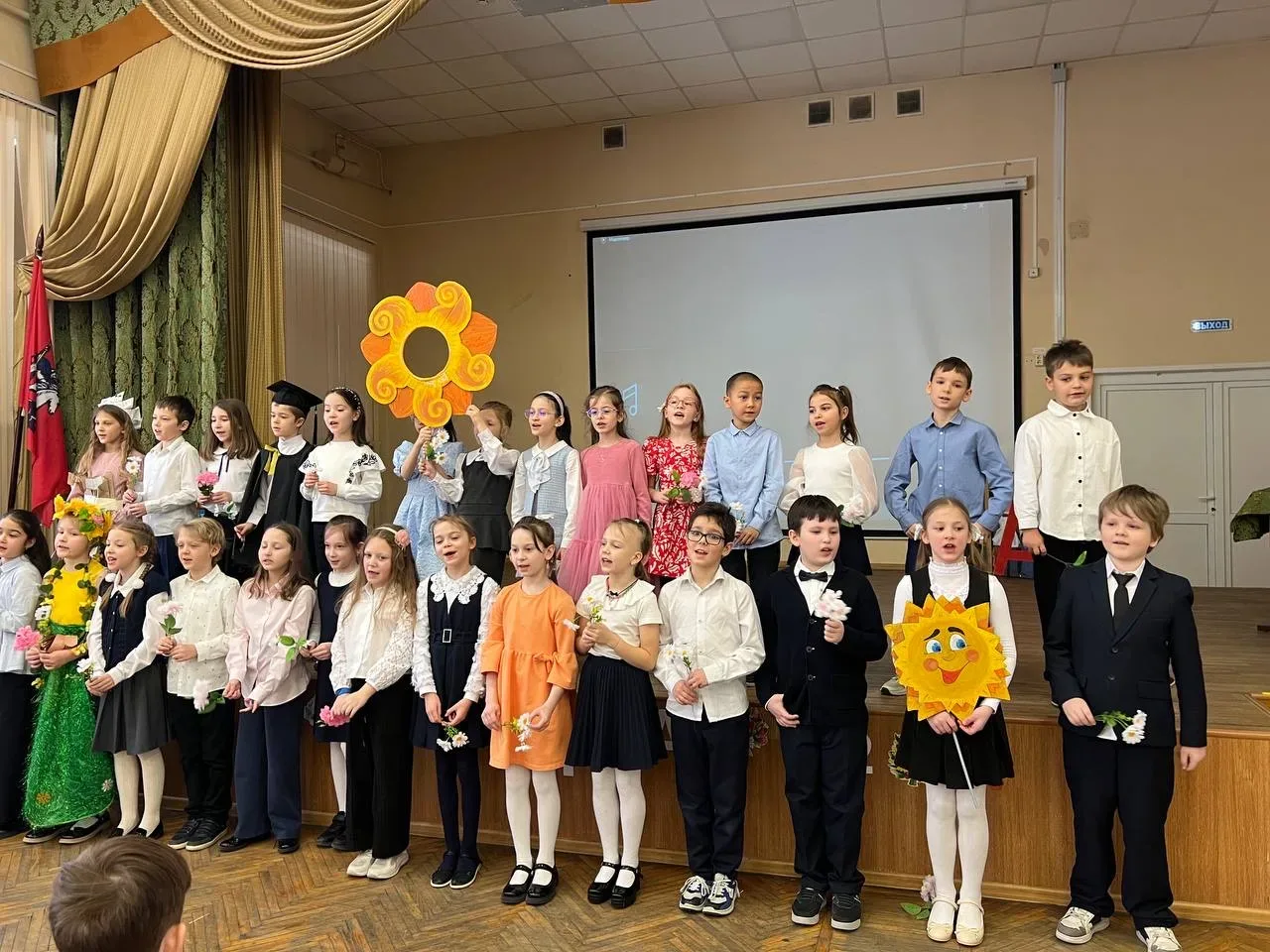 🧬Фестиваль науки   📍Ленинский проспект, 43А   🎓 Ребята из 2 «И» класса вместе со своим классным руко