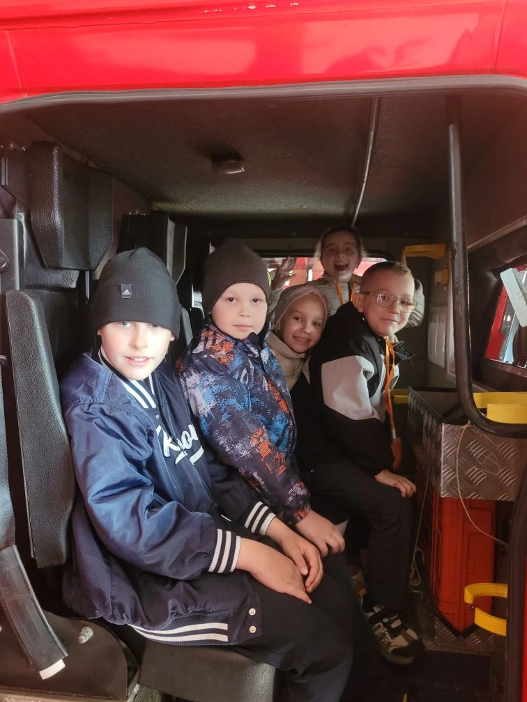 🚒 Сегодня ученики нашей школы побывали на увлекательной экскурсии в местной пожарной части. Это было