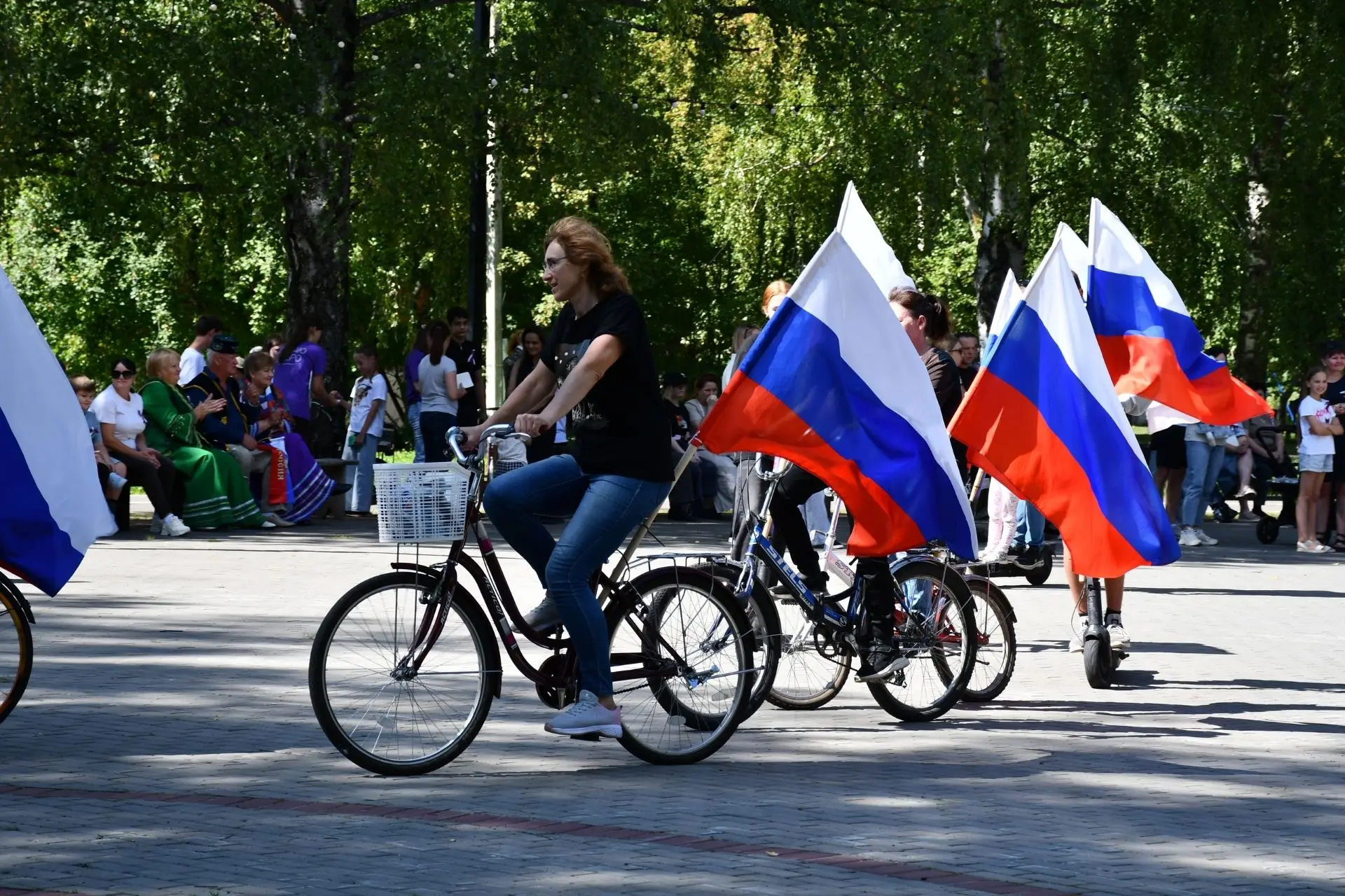 🤗Делимся моментами праздничного концерта из парка 40 лет ВЛКСМ.