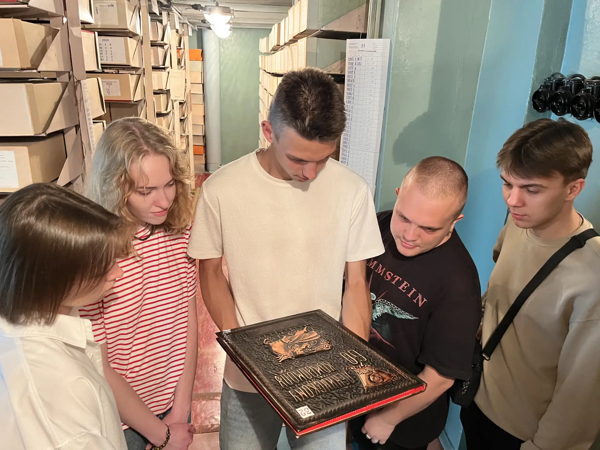 В архиве завершилась производственная практика студентов факультета истории и междунаро...