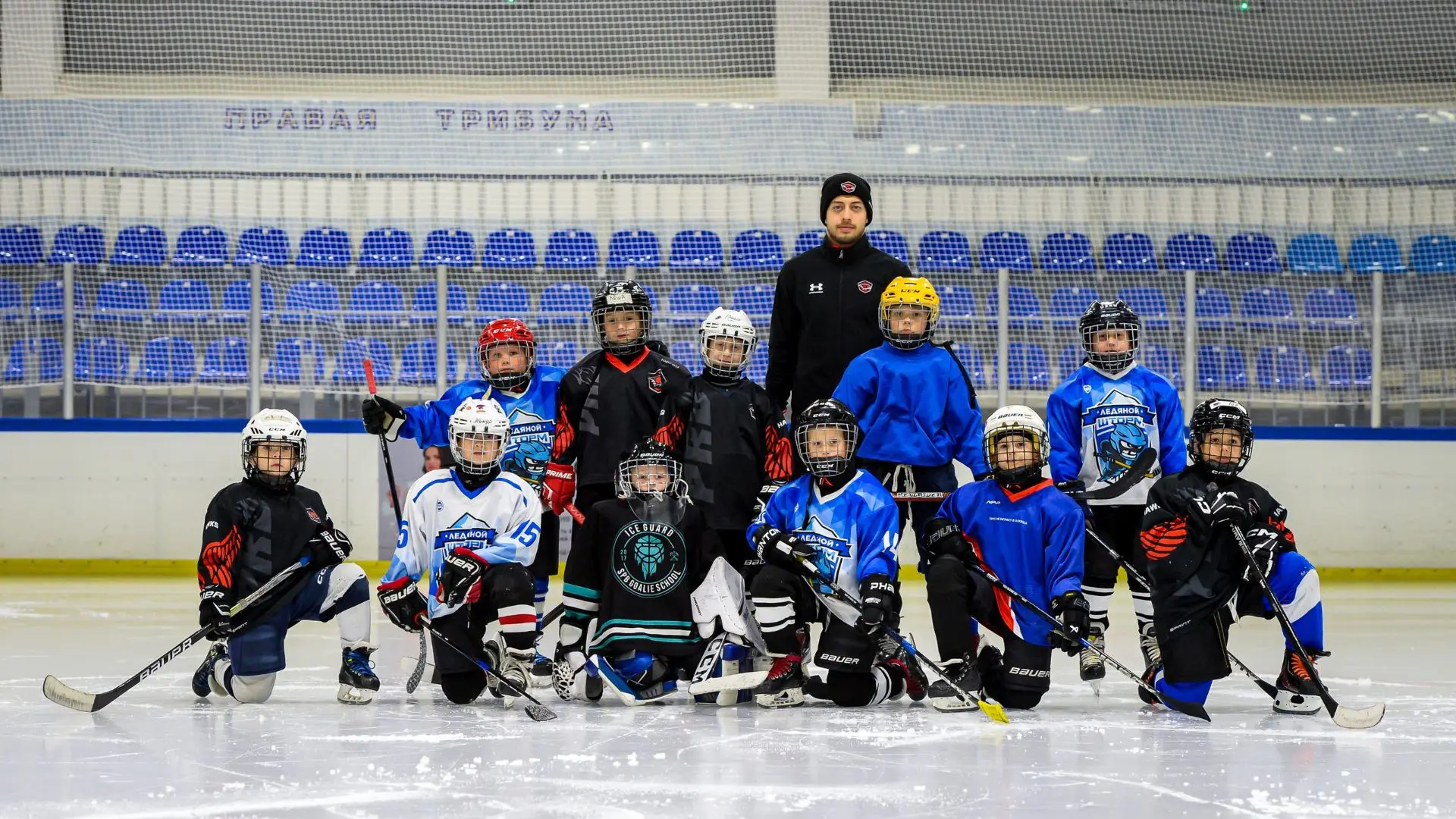 🏒 Смена на льду — хоккейная! Пока одни крутили тулупы, другие закручивали шайбы!