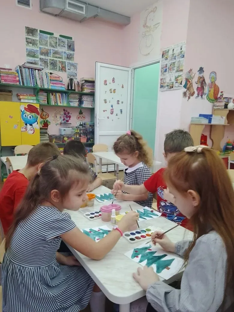 Совсем близко самый волшебный и любимый праздник - Новый год.В группе "Ромашка" дети ри...