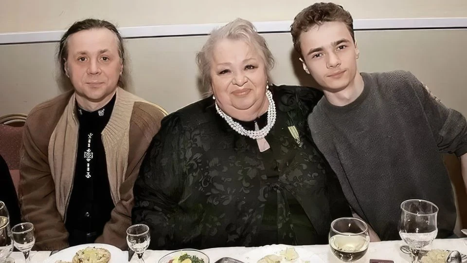 В 1962 году Наталья Белогорцева познакомилась со звукооператором Владимиром Крачковским...