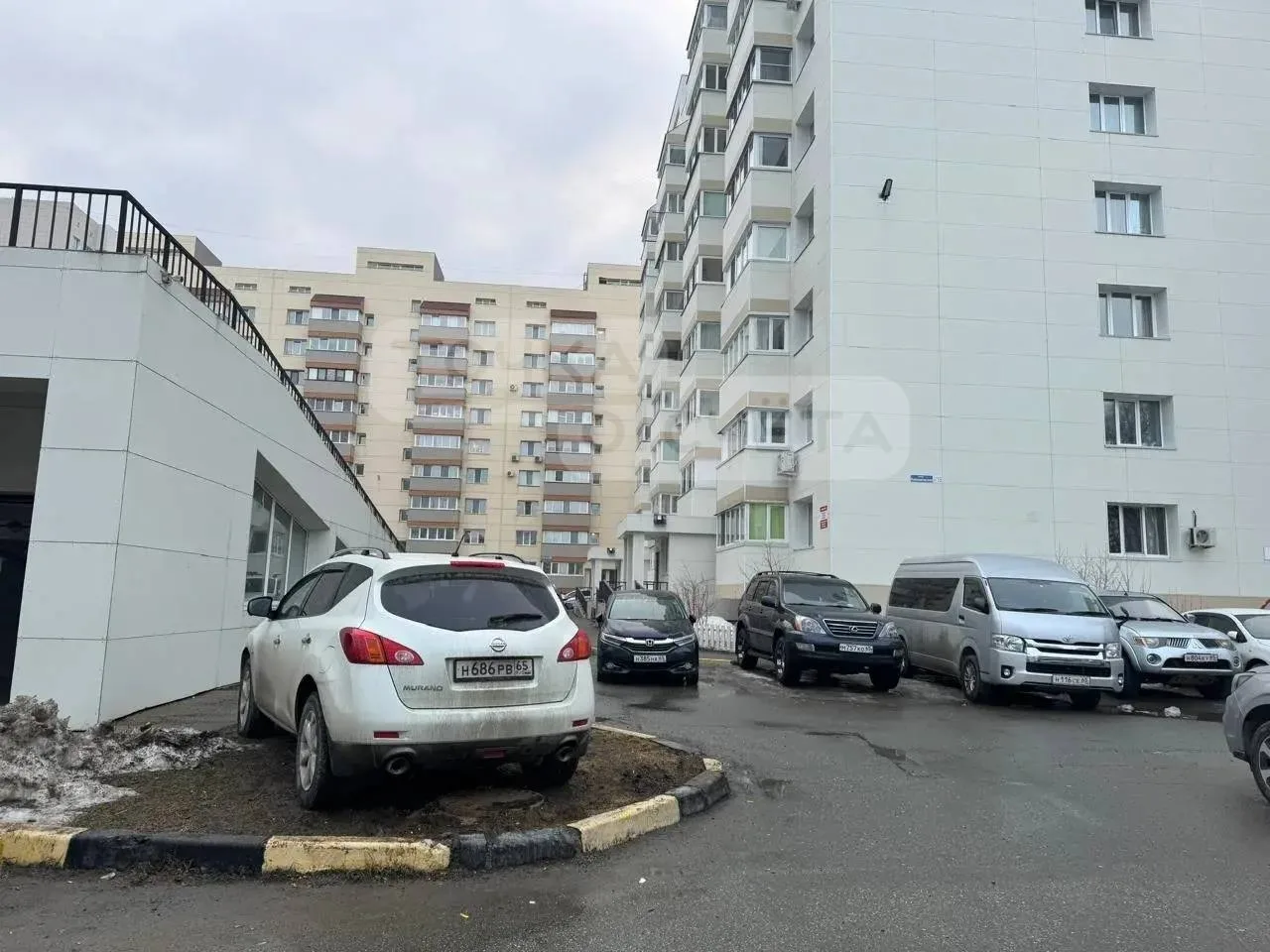 Автохамы в Южно-Сахалинске превращают дворы в грязевое месиво  Автохамы в Южно-Сахалинске паркуются 