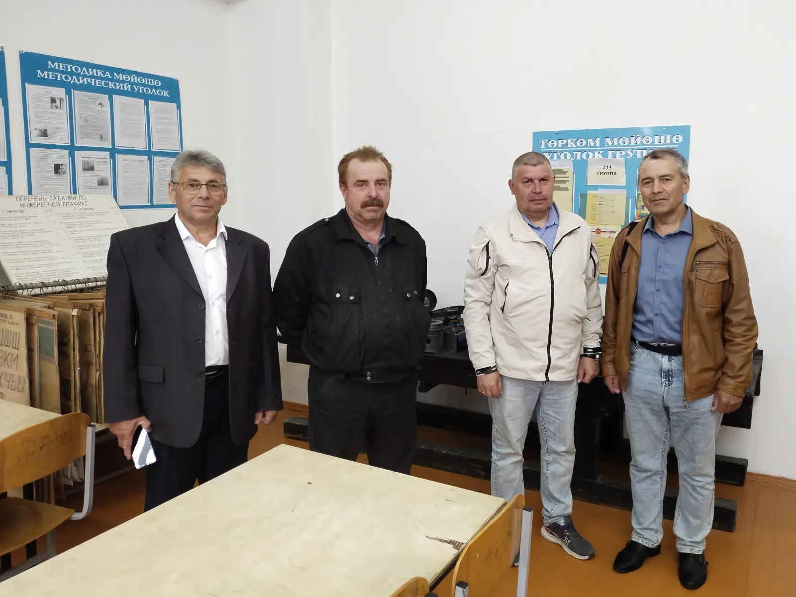 Они познакомились в поезде по дороге в техникум и пронесли дружбу через всю жизнь...