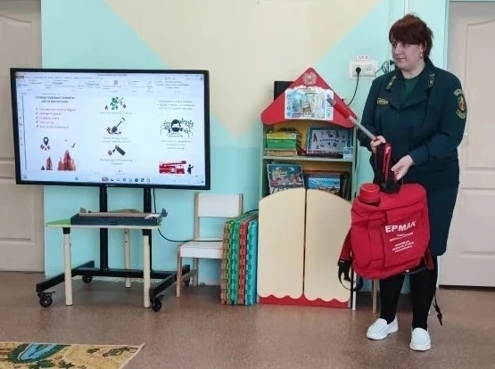 Социально-коммуникативное развитие "Знакомство с профессией Лесничий"  Цель: сформировать понимание 
