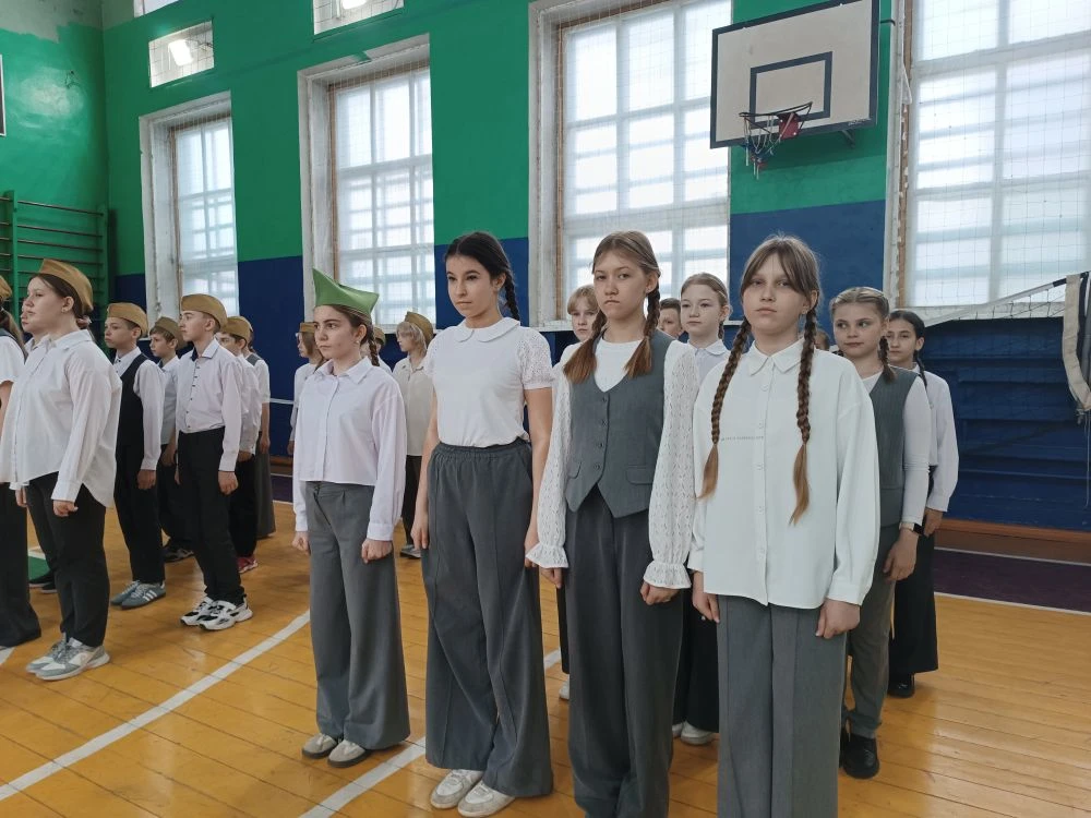 🇷🇺Смотр строя и песни: атмосфера единства и гордости!  В нашей школе прошёл этап смотра строя и песн